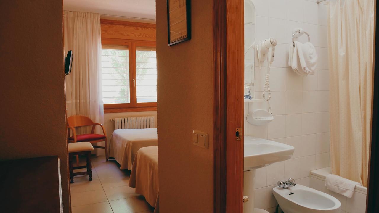 Balneario De Tus Hotel Йесте Екстериор снимка