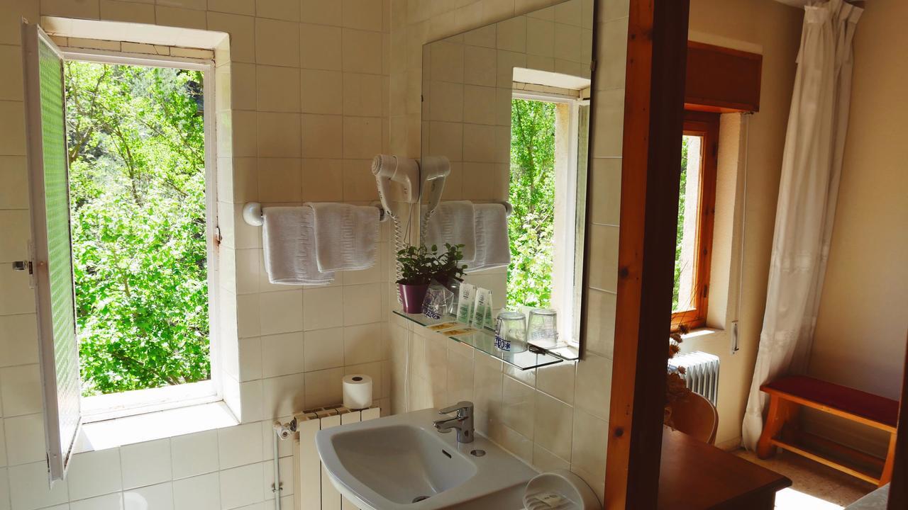 Balneario De Tus Hotel Йесте Екстериор снимка