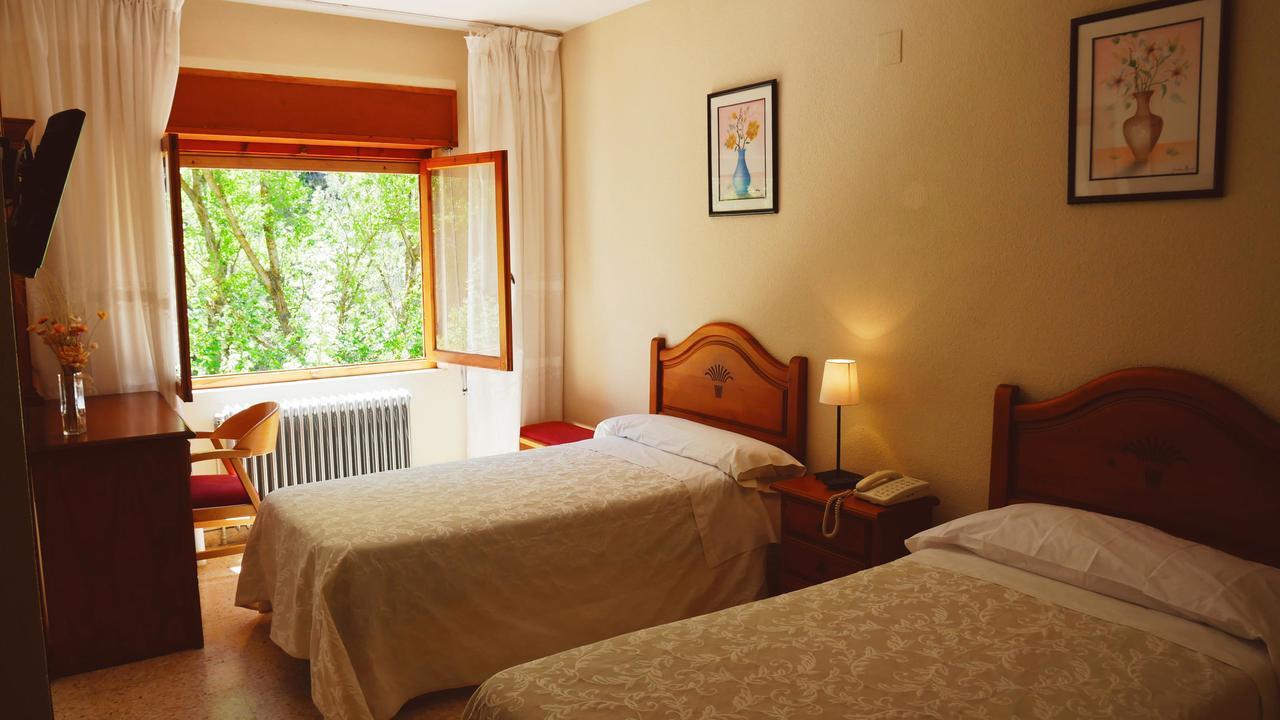 Balneario De Tus Hotel Йесте Екстериор снимка